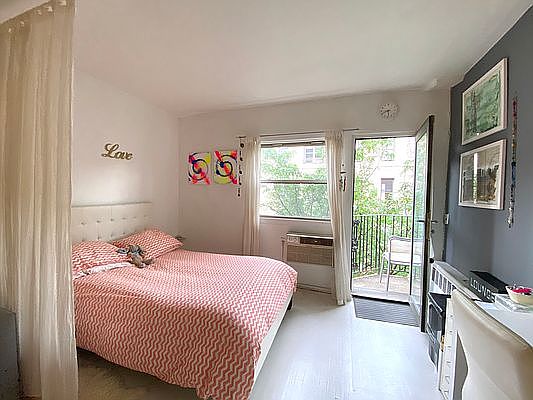 5th image of 211 Thompson St APT 5J