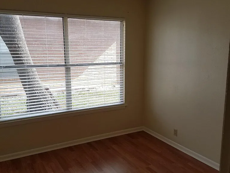 387 Covina Ave — Photo 9