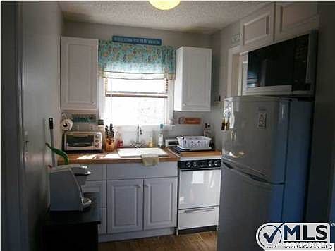 4th image of 1812-18 NE Central Ave #A1