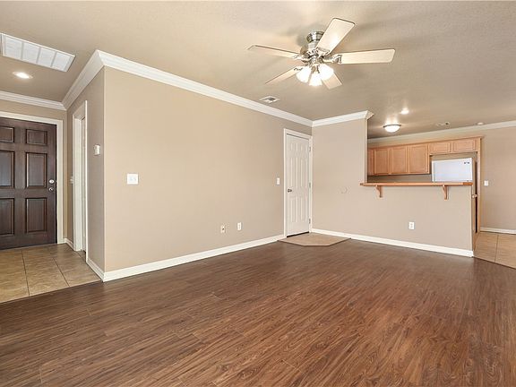 3rd image of 56 & 58 S Woodsprings Dr