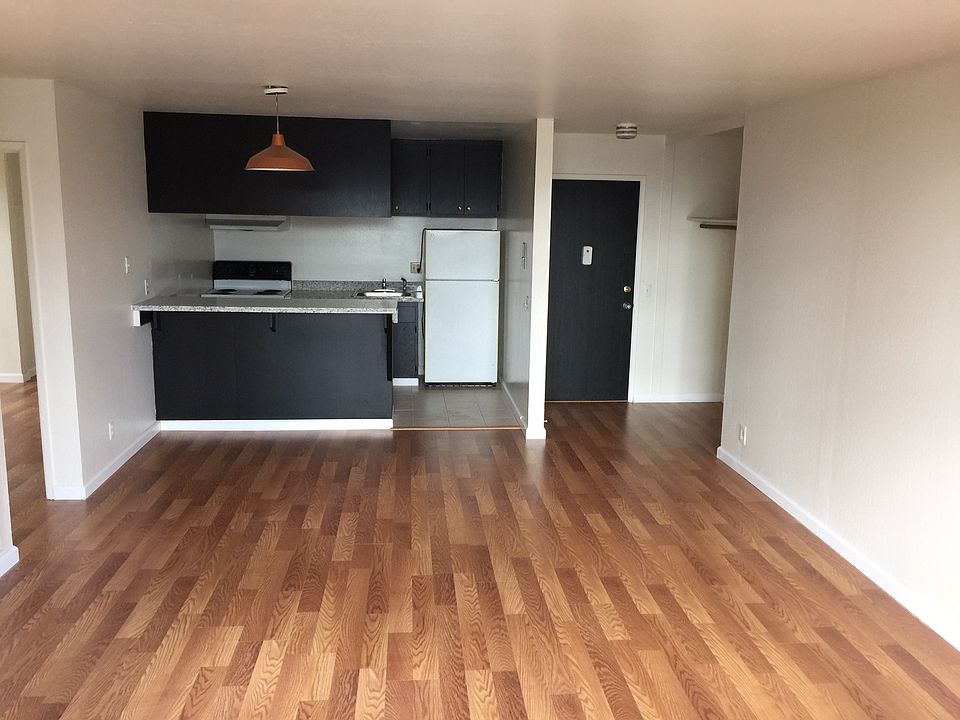 Open Living Concept - New Laminate Flooring - Granite Countertops