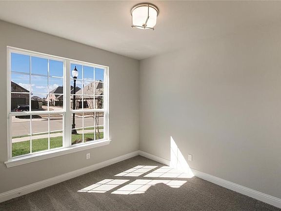 5th image of 2880 Clearwater Dr