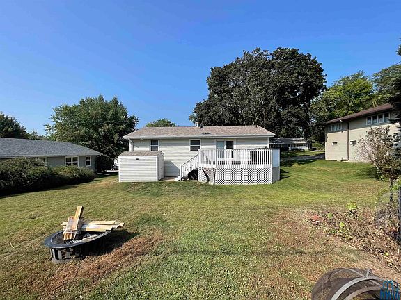 5th image of 2808 S Lemon St