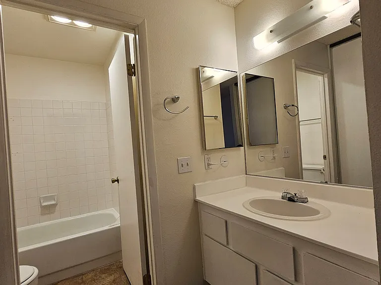 4805 Nara Vista Way — Photo 8