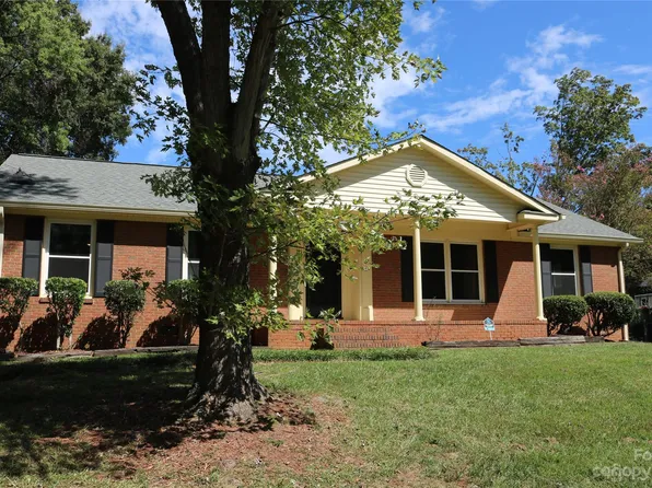 7511 Meadowdale Ln, Charlotte, NC 28212