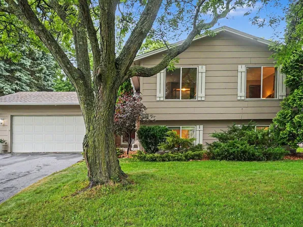 7201 32nd Ave N, Crystal, MN 55427