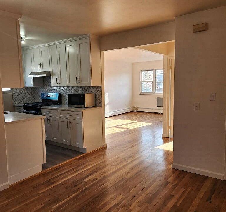 1st image of 1026 Throggmorton Ave #3