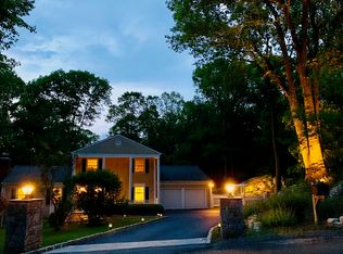 80 Mohawk Trl, Stamford, CT 06903