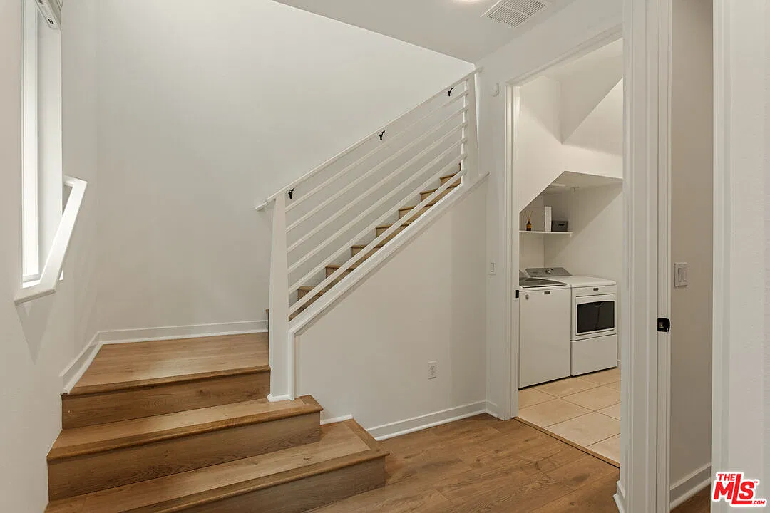 4 bed, 2.5 bath, 1761 sqft, $5,800 — Photo 3