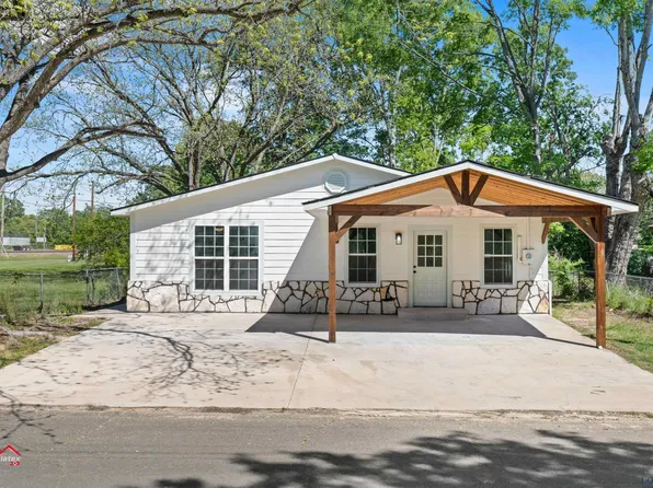 109 S Culver St, Gladewater, TX 75647