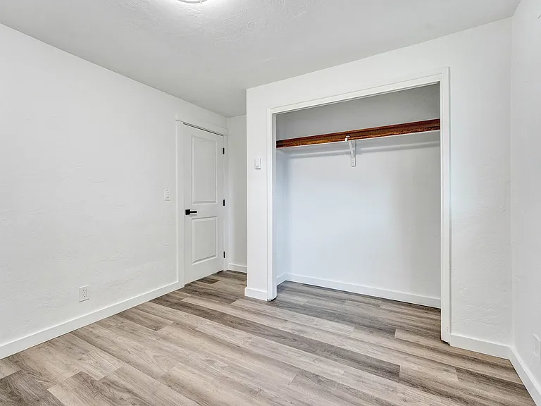 383 N Cedar St — Photo 17