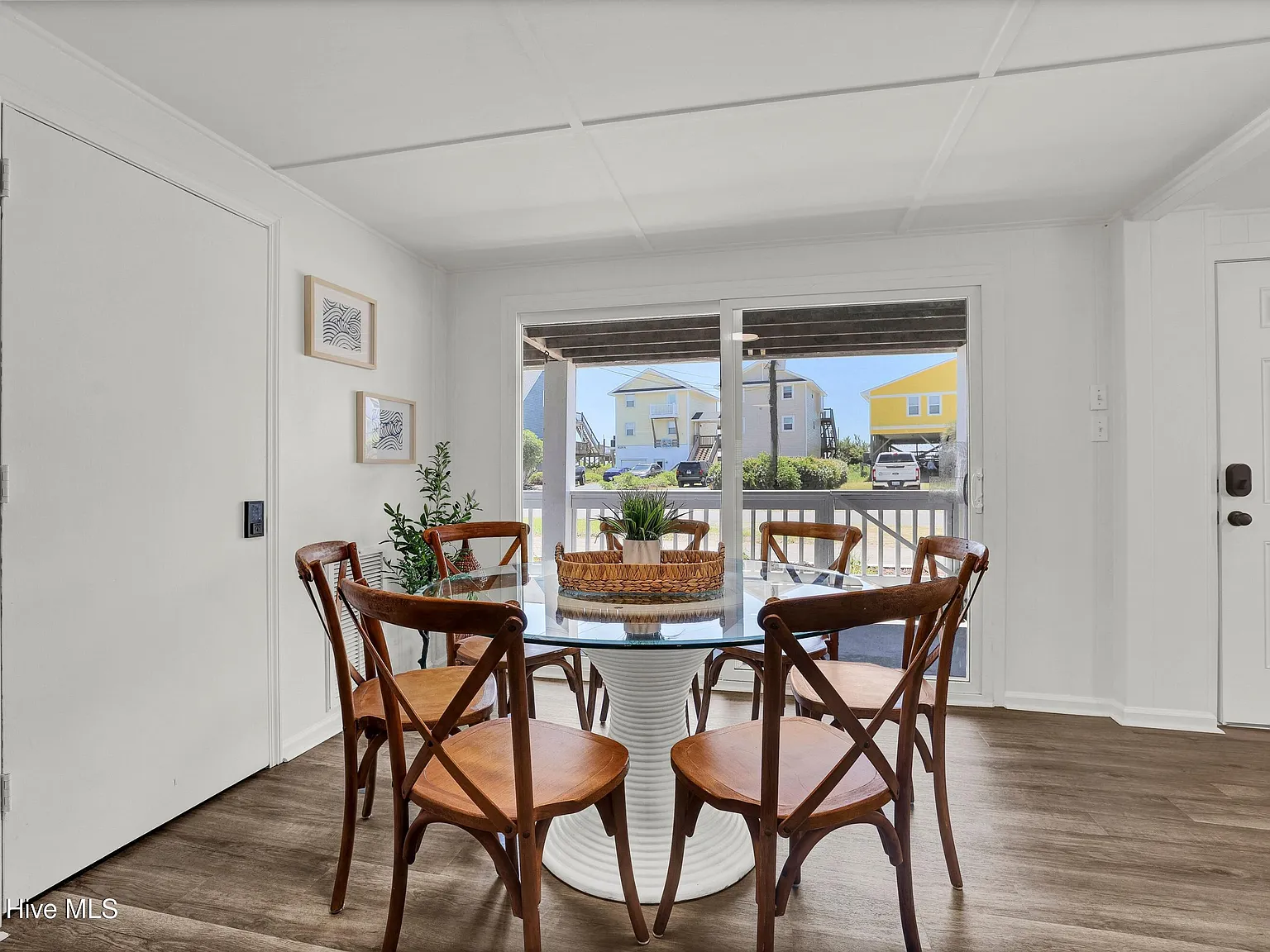 2 bed, 1.0 bath, $2,200 — Photo 4