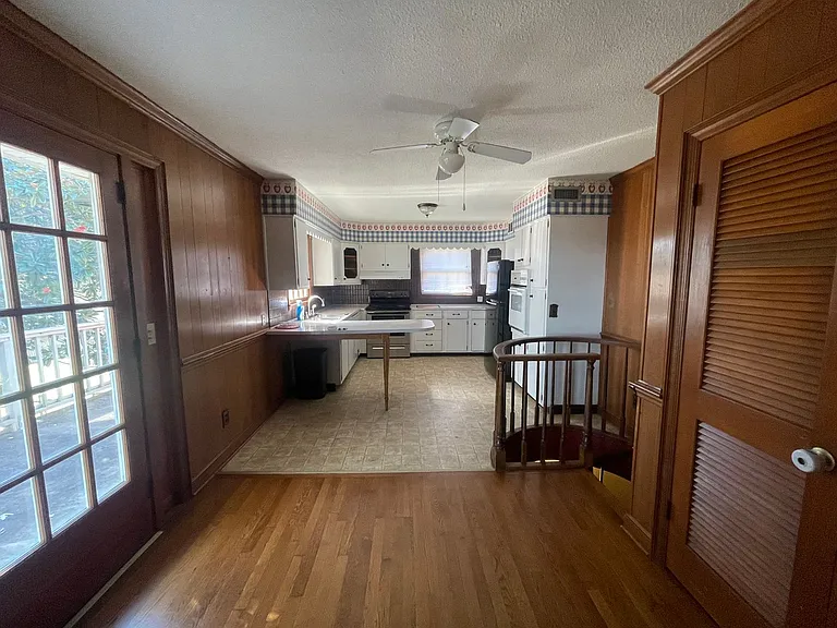 1025 Lake St — Photo 4