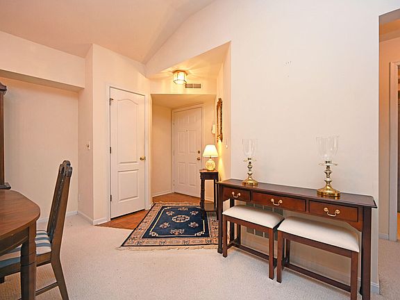 4th image of 2465 Fountain Pl