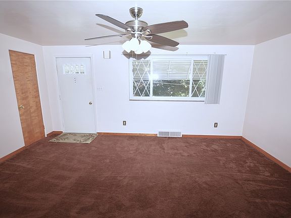 4th image of 144 Elmwood Dr