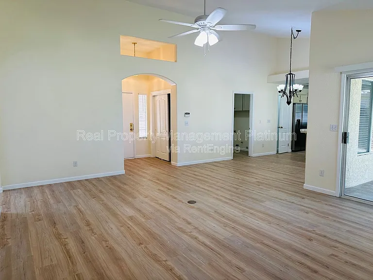 8552 N Meridian Ave — Photo 13