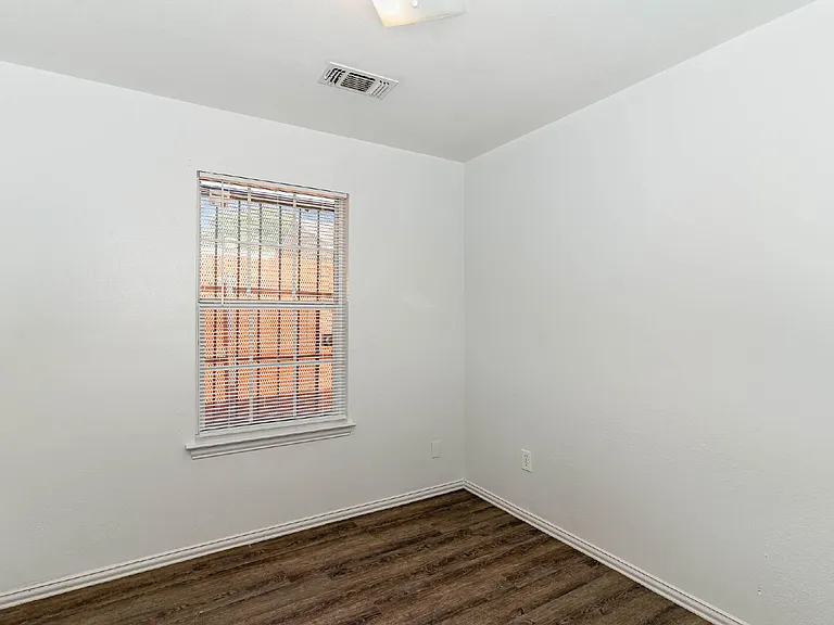 2907 La Salle St — Photo 21