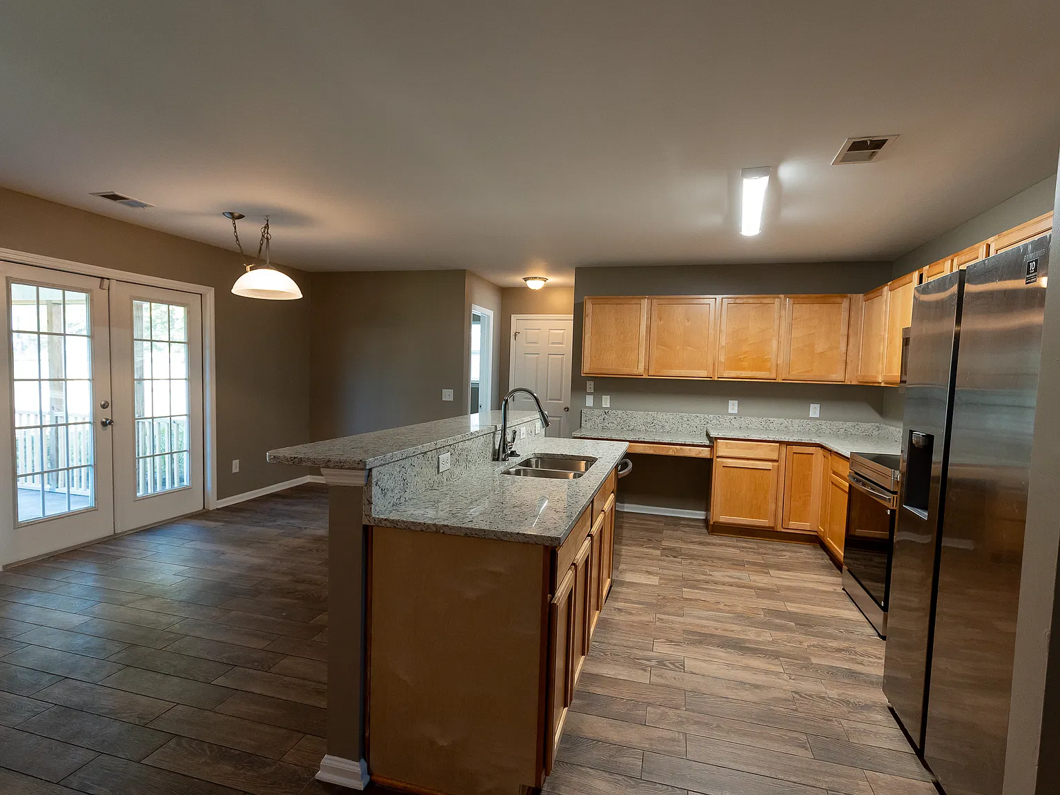 4 bed, 2.5 bath, 2780 sqft, $2,800 — Photo 4
