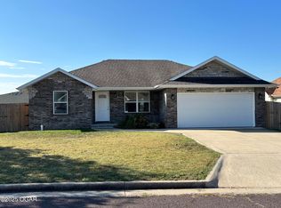 1107 Woodland Ridge Dr, Monett, MO 65708