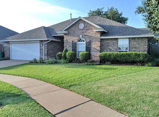 11148 SW 8th St, Yukon, OK 73099