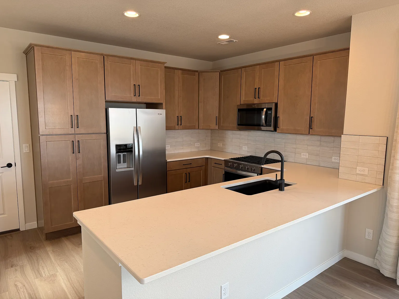 3 bed, 1543 sqft, $2,400 — Photo 2