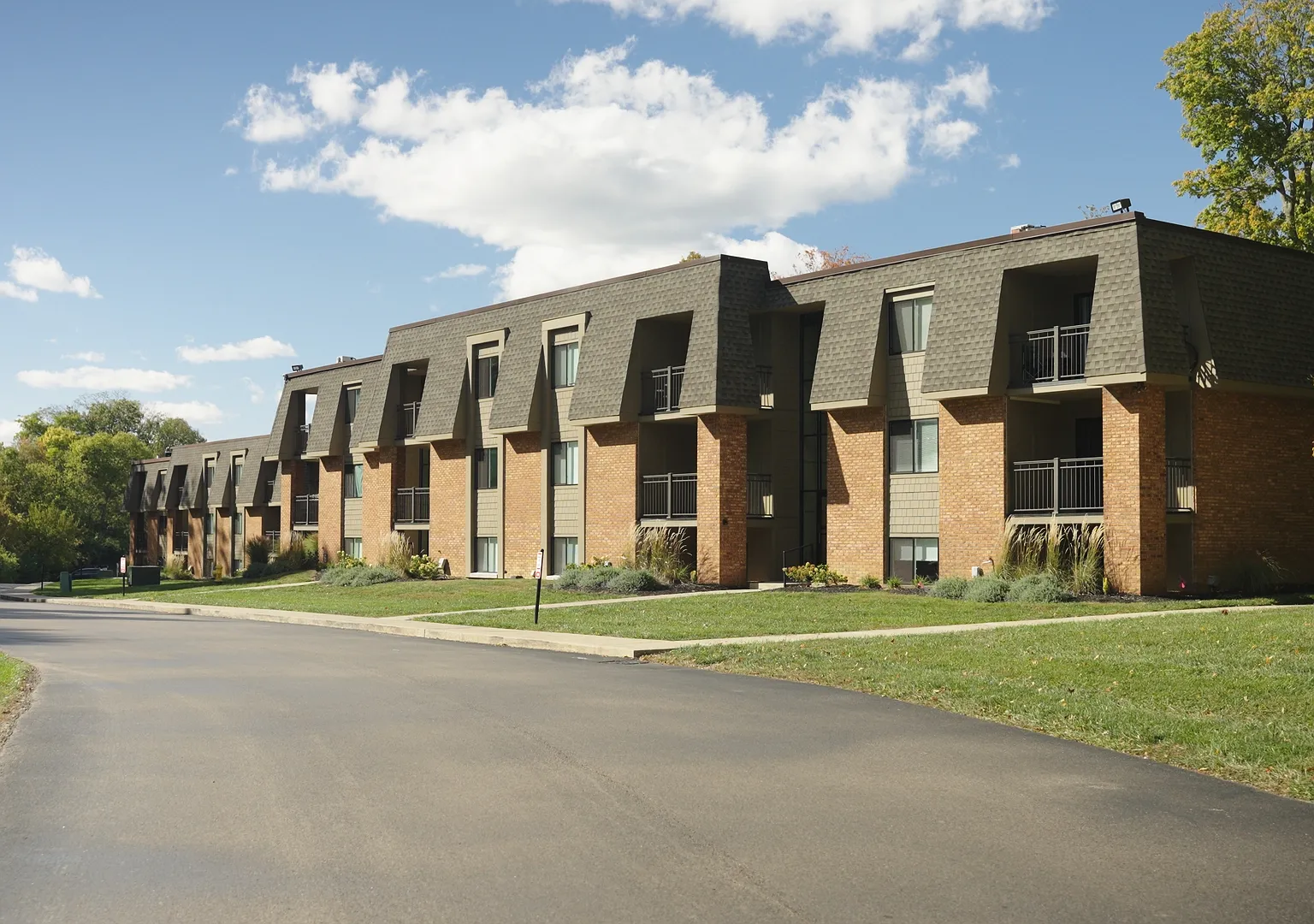 Woodland Apartments — Photo 2