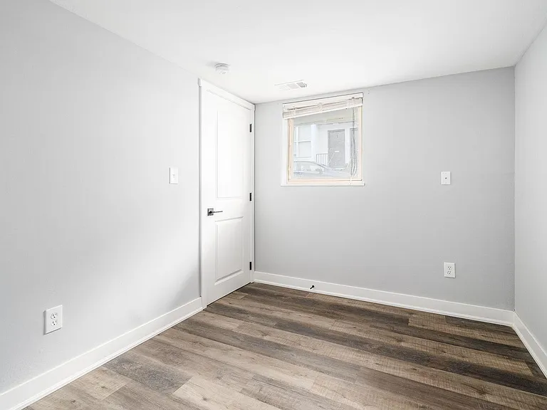 142 W 8th Ave #B — Photo 22