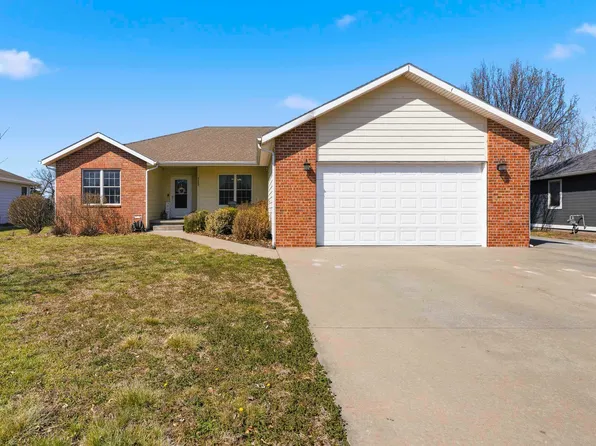 4020 Bald Eagle Dr, Manhattan, KS 66502