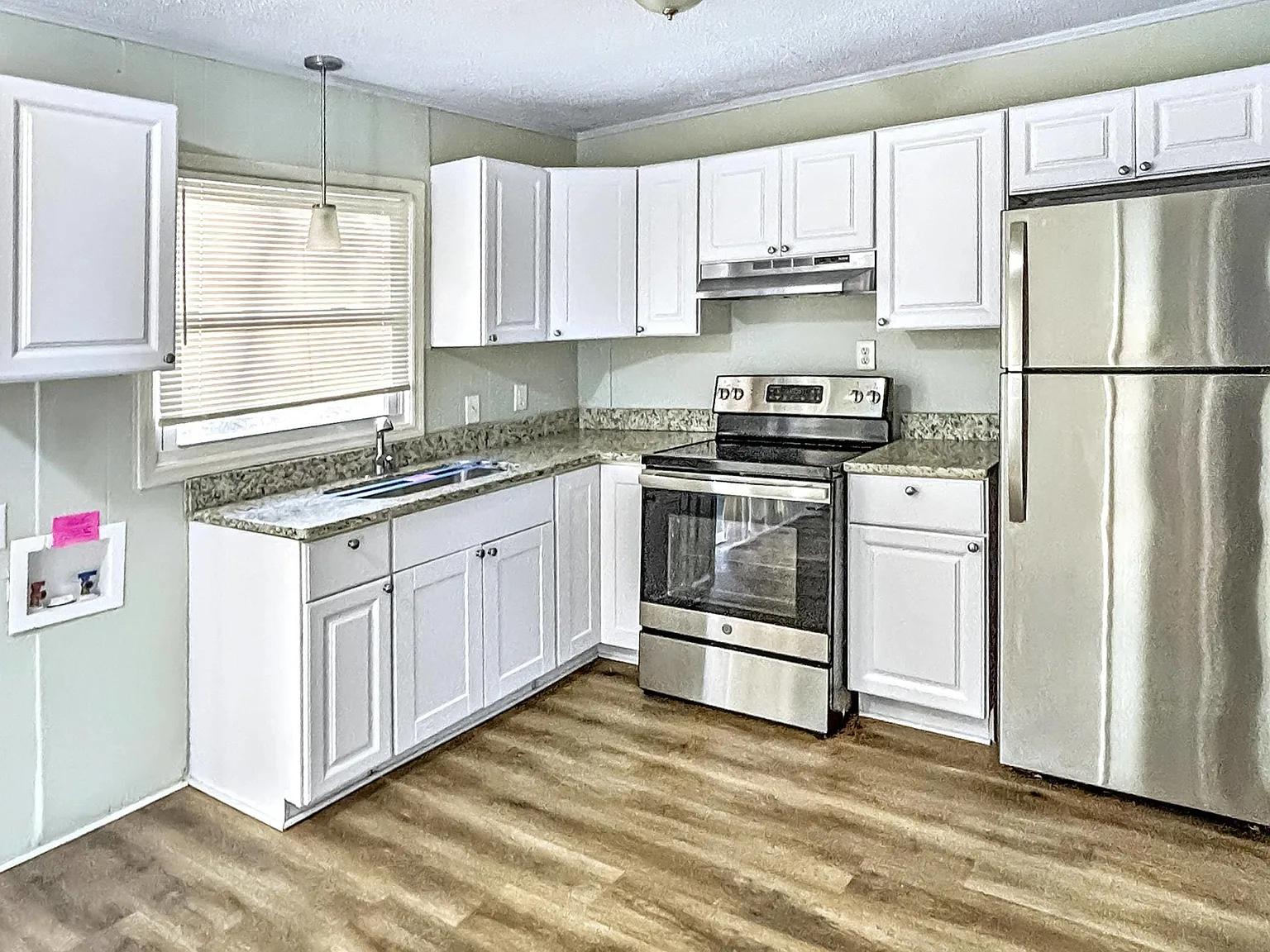 3 bed, 1.0 bath, 912 sqft, $1,485 — Photo 2