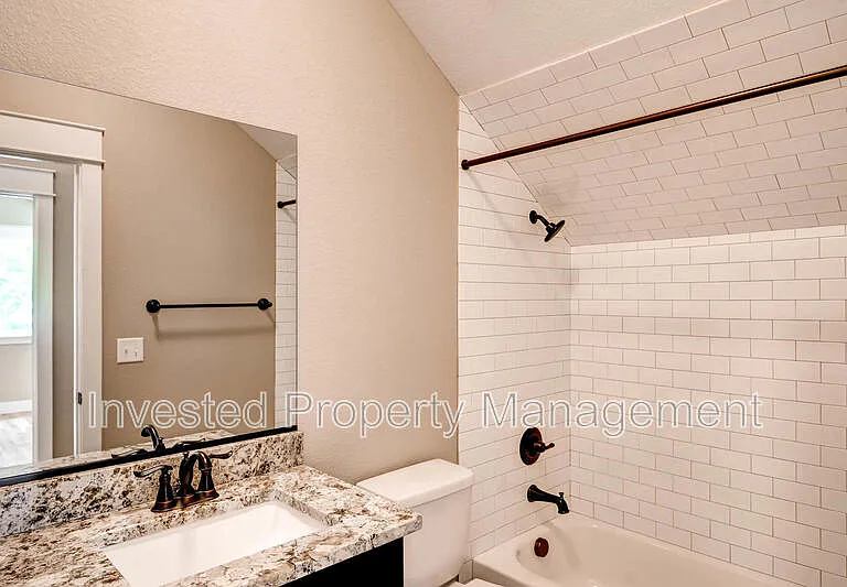 2822 N Josephine St — Photo 9