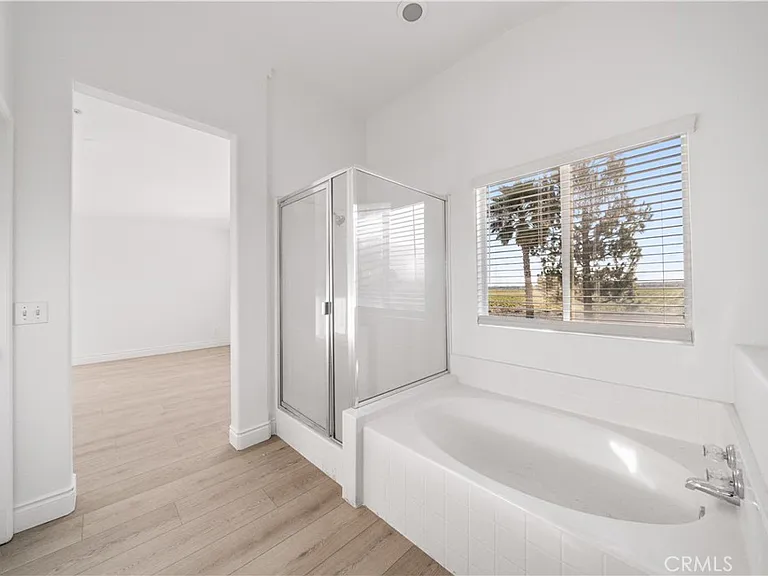 6766 Royal Crest Ct — Photo 22