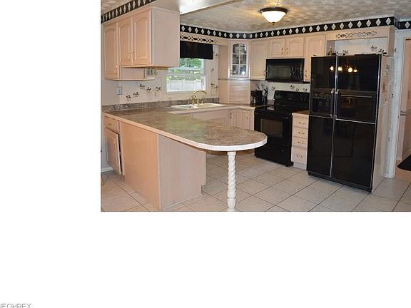 3rd image of 8523 Red Oak Dr NE