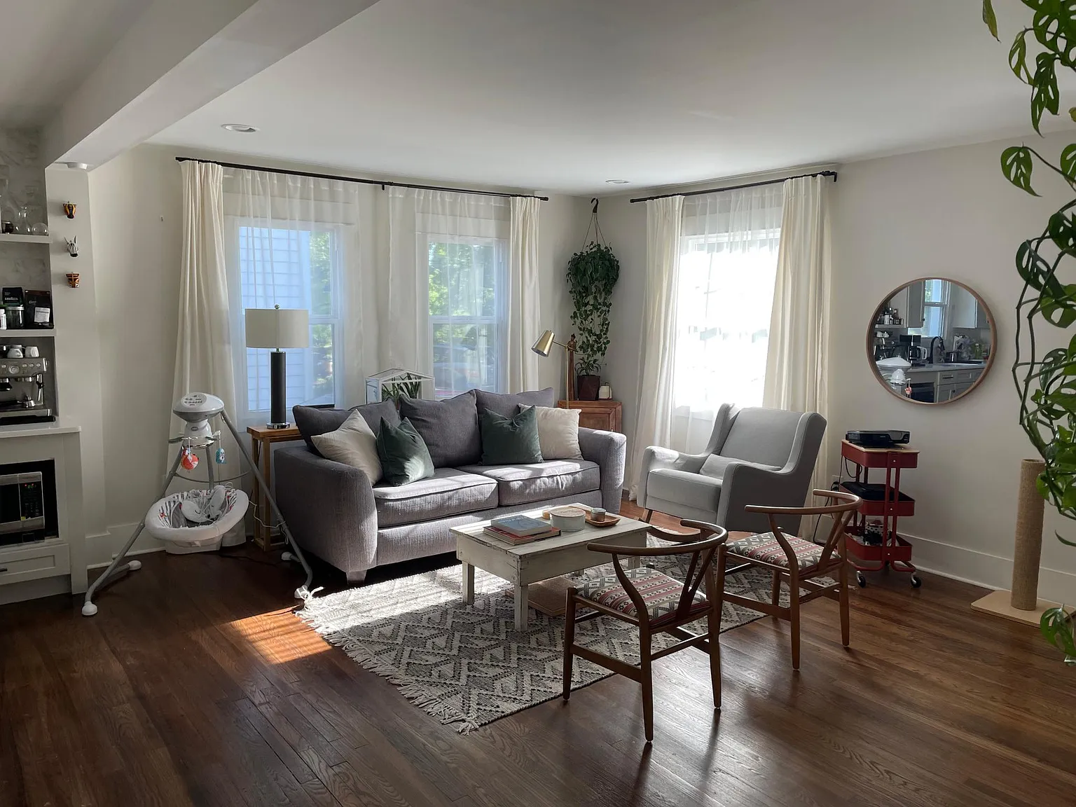 3 bed, 1333 sqft, $2,400 — Photo 3