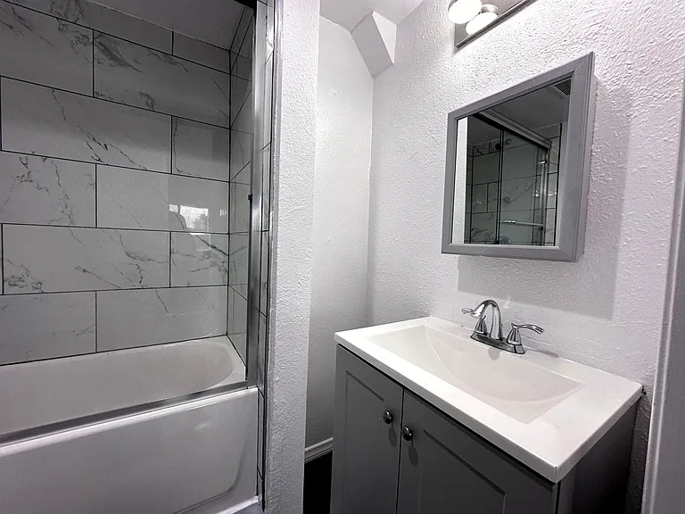 432 N Kingsley Dr. — Photo 14