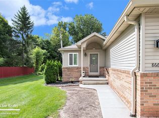 866 N Carney Dr, Saint Clair, MI 48079