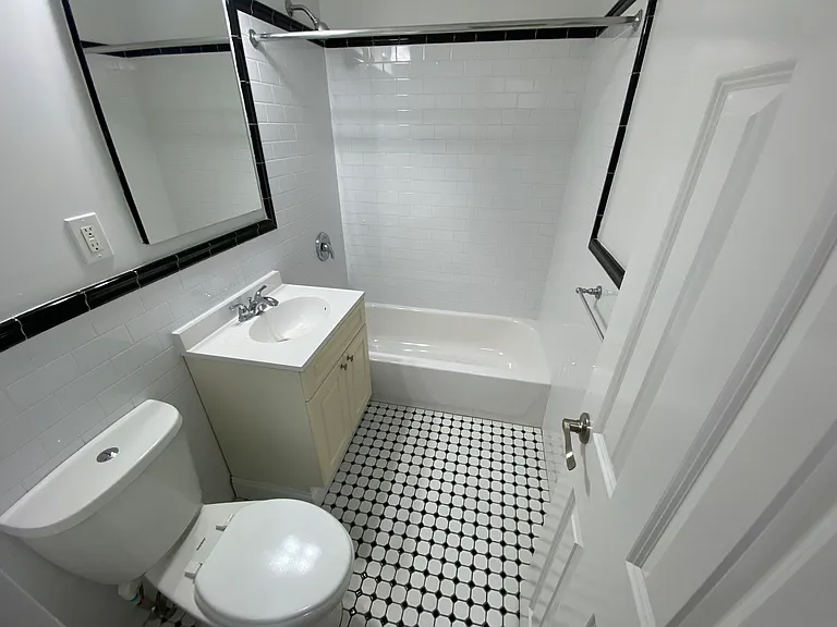 15005 Union Tpke #L6 — Photo 18