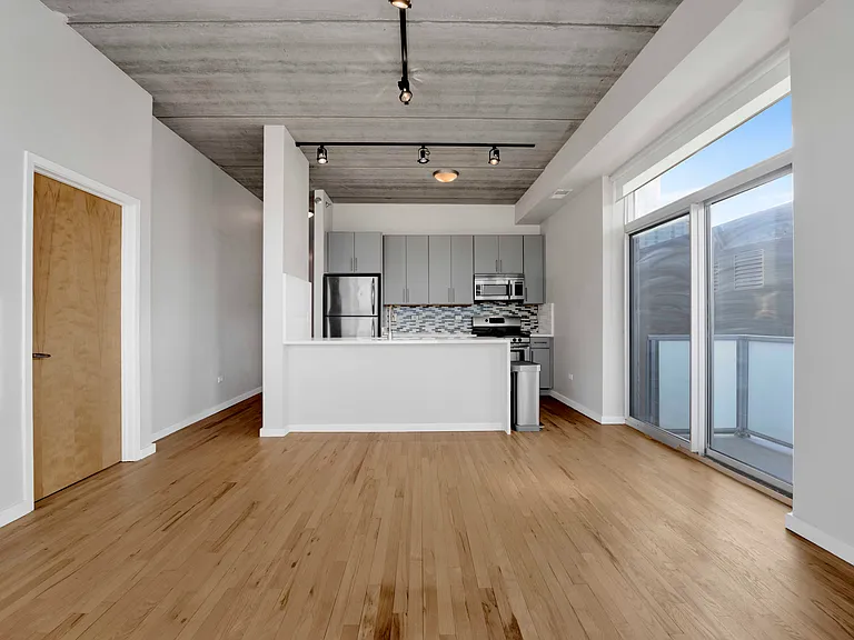 630 N Franklin St #1019 — Photo 4