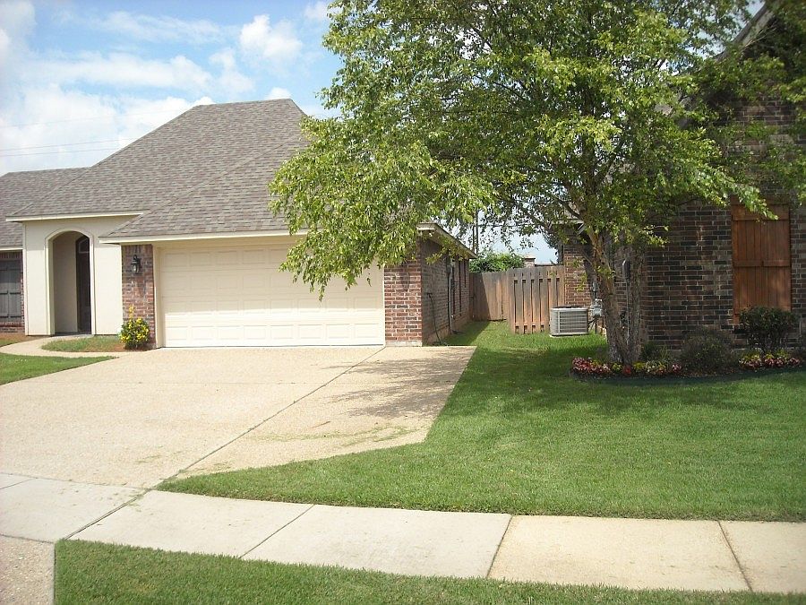 2nd image of 206 Gloucester Dr