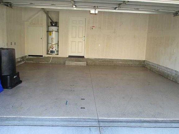 Garage / Water heater