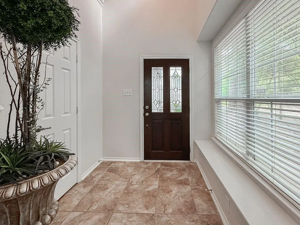 3 bed, 2.5 bath, 1627 sqft, $2,600 — Photo 4
