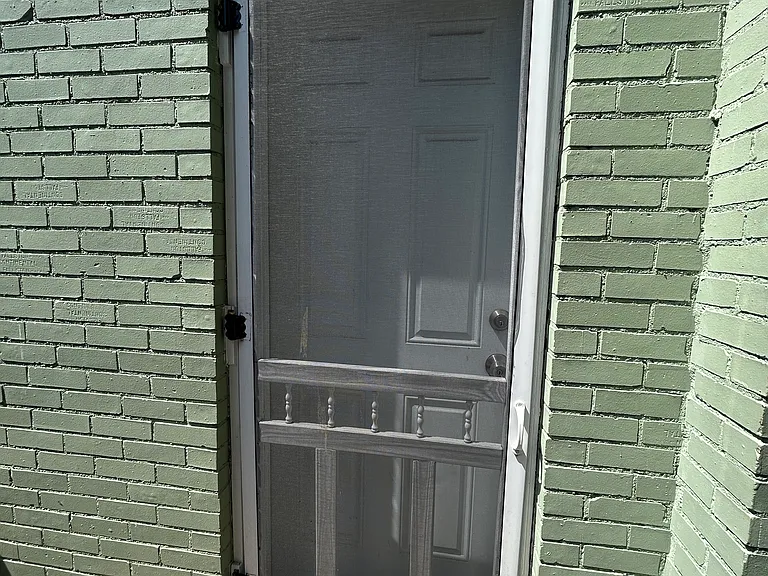 Franklin Ave — Photo 15
