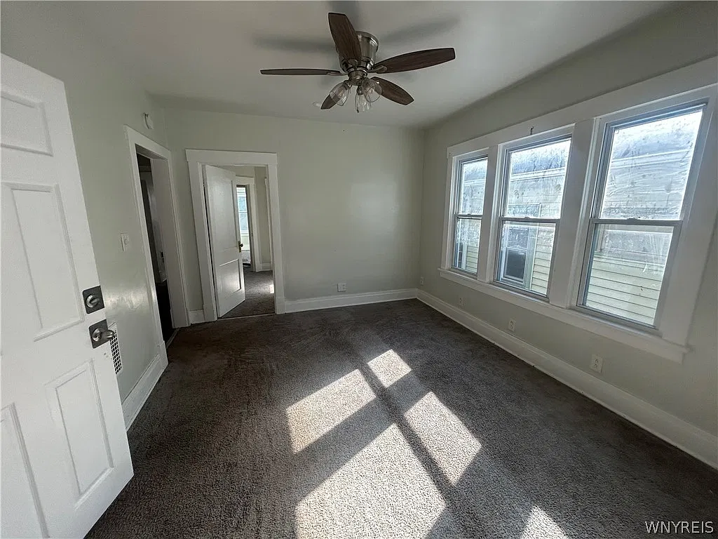 3 bed, 1.0 bath, 1000 sqft, $1,400 — Photo 3