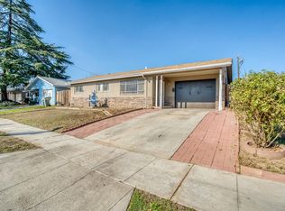 3058 W Hampton Way, Fresno, CA 93722