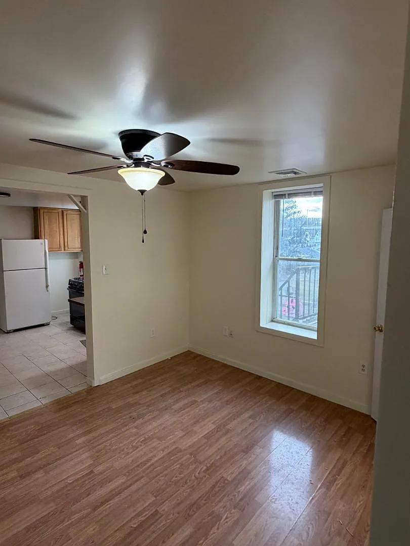 Unit Photo - 1209 Park Ave #4