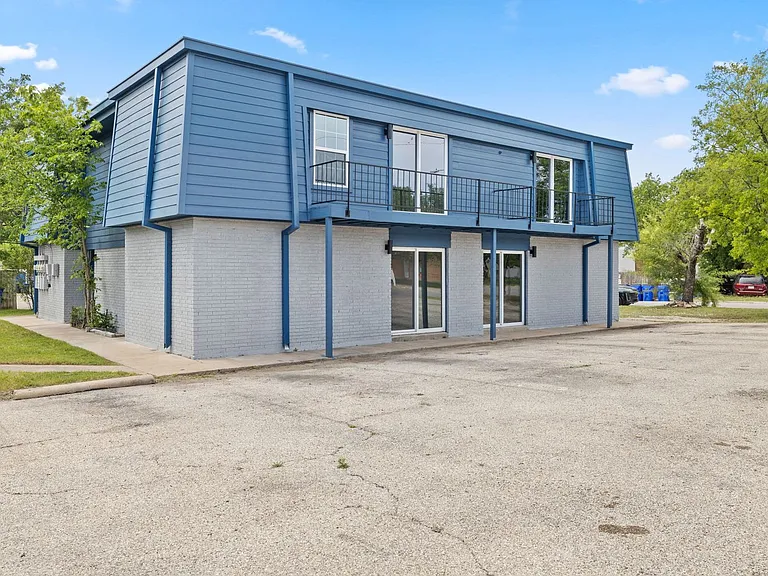 301 E Croslin St #101 — Photo 15