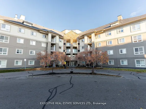 4 Dayspring Cir #203, Brampton, ON L6P 2Z5
