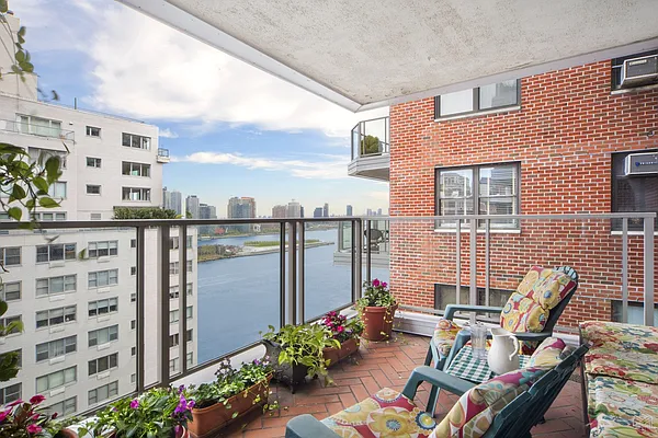 Sold by Halstead Real Estate | media 22