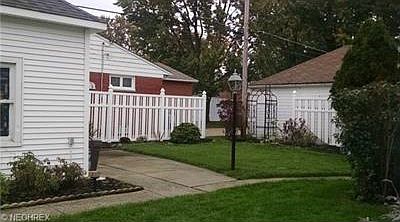 5th image of 21492 Hillsdale Ave