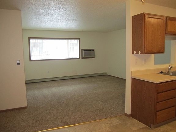 4th image of 604 8th Ave S #303