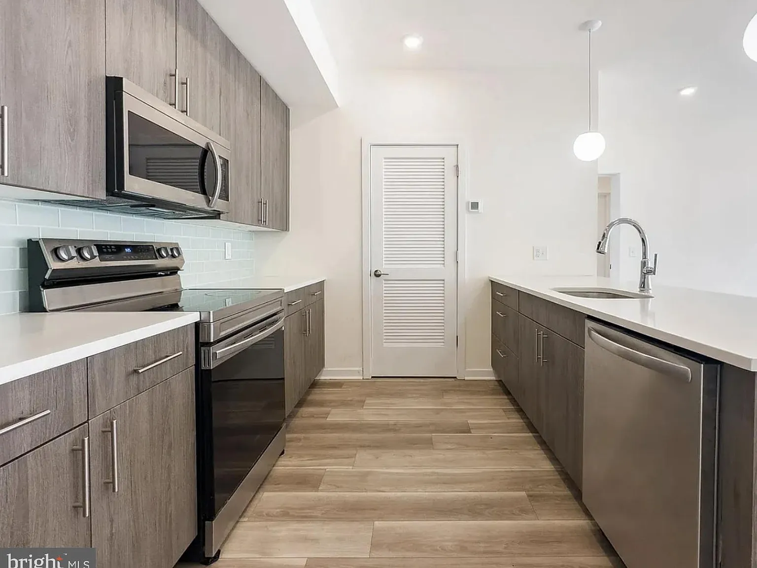 2 bed, $1,895 — Photo 4